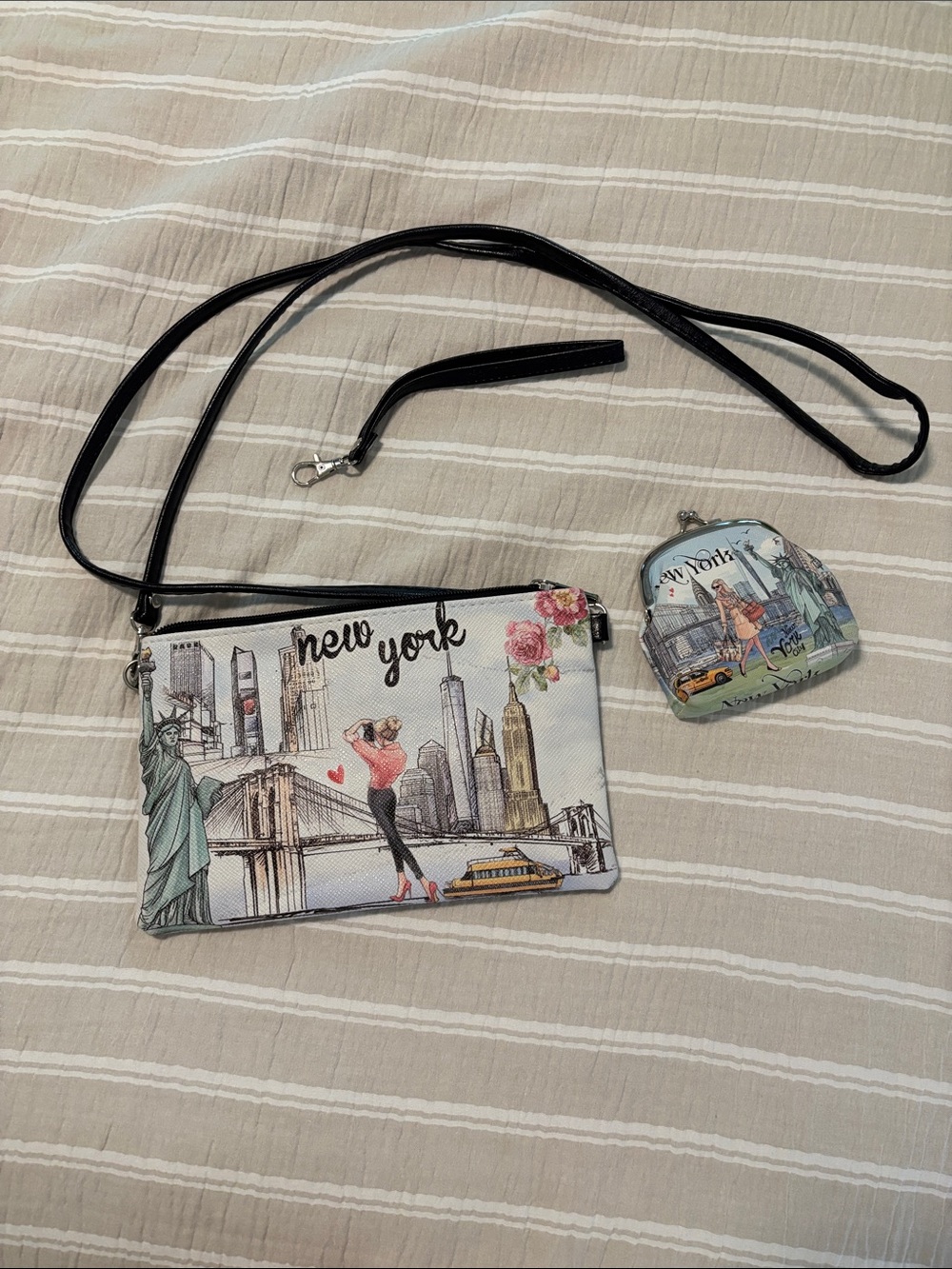 New York Printed Crossbody Bag & Coin Purse w wristlet strap  9x6